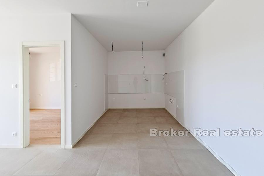 Appartement avec jardin et vue mer dans un immeuble neuf, Žnjan