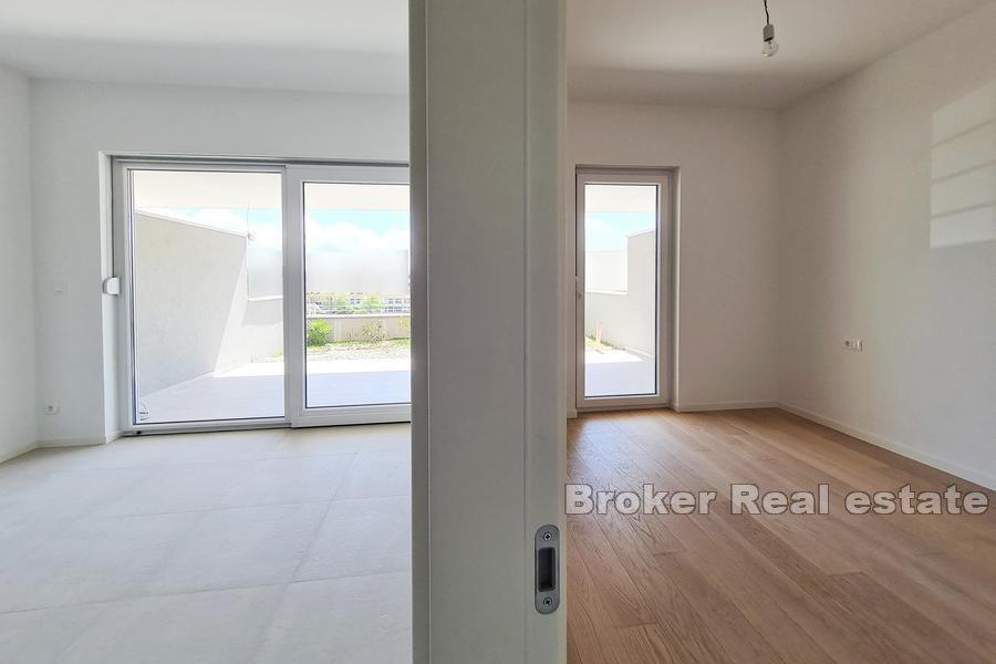 Appartement avec jardin et vue mer dans un immeuble neuf, Žnjan