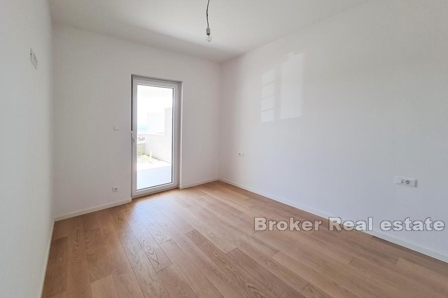 Appartement avec jardin et vue mer dans un immeuble neuf, Žnjan