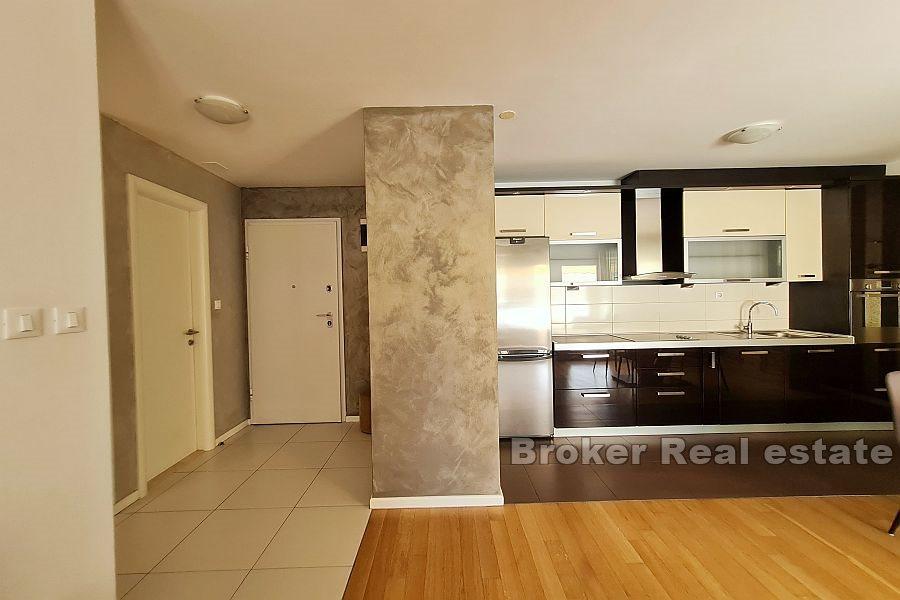 Two bedroom apartment with garage and sea view, Žnjan