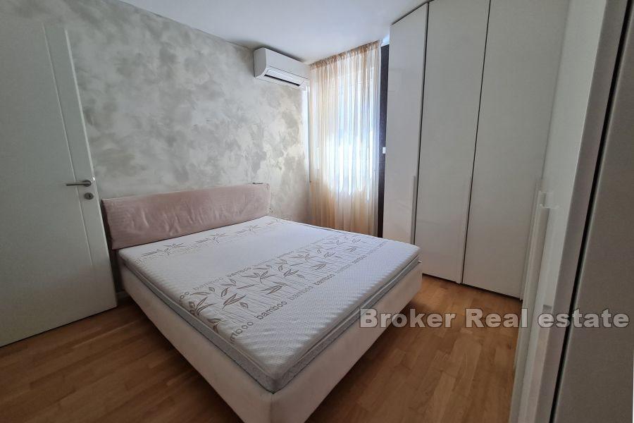 Two bedroom apartment with garage and sea view, Žnjan