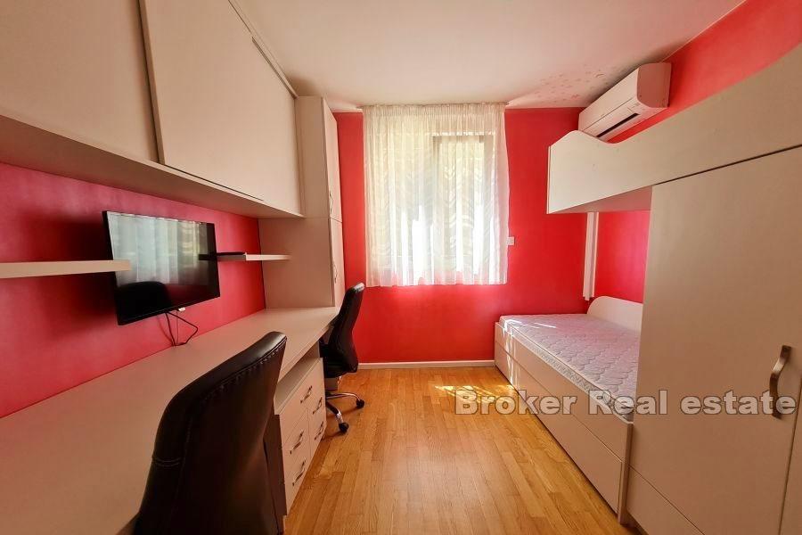 Appartement de deux chambres avec garage et vue sur la mer, Žnjan