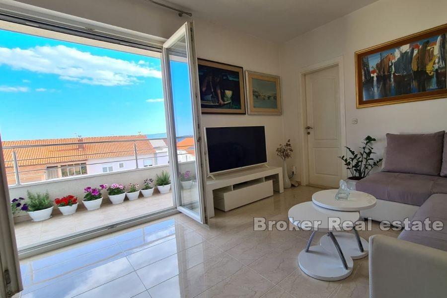 Spacious apartment with garage and sea view, Kaštela