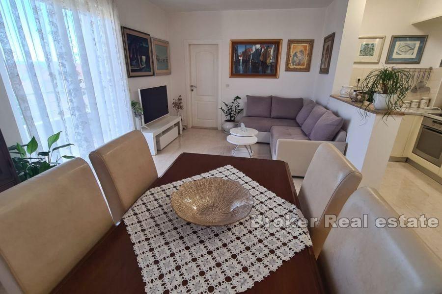 Spacious apartment with garage and sea view, Kaštela