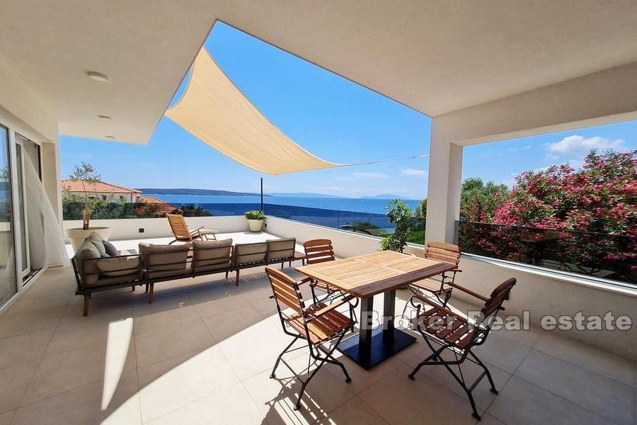 Nybygd strandpromenade villa med forretningsareal