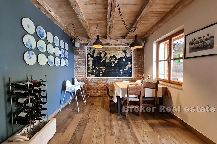 Nybyggd strandpromenadvilla med affärsutrymme