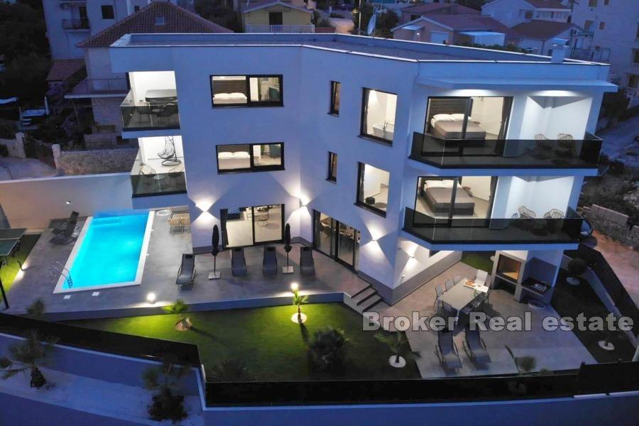 New villa with pool and sea view