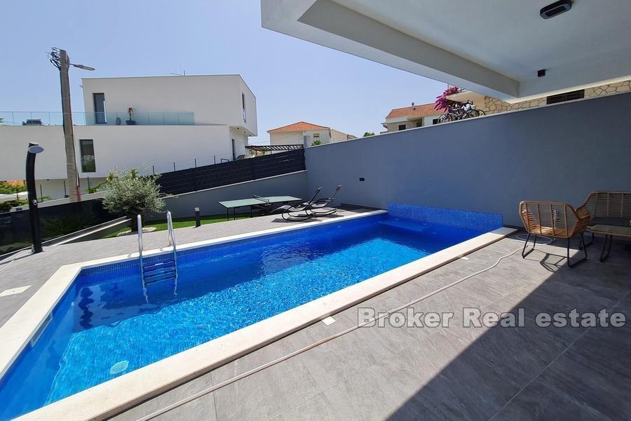 New villa with pool and sea view