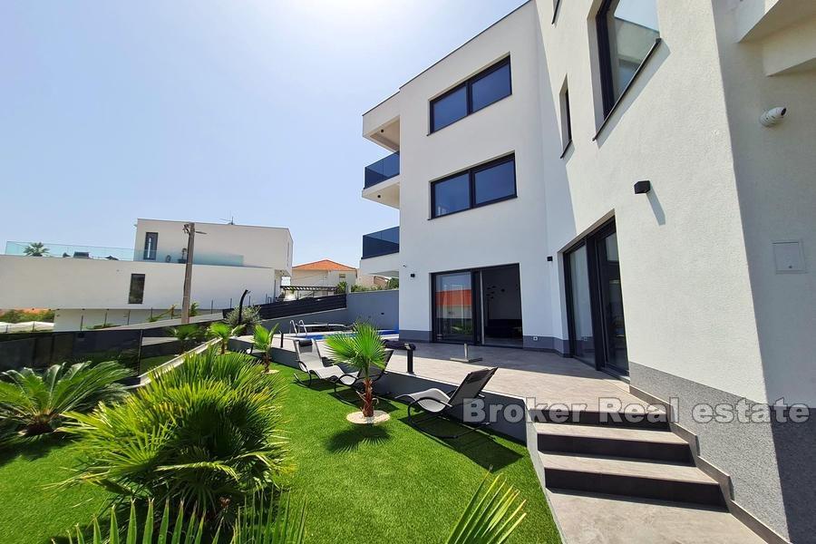New villa with pool and sea view