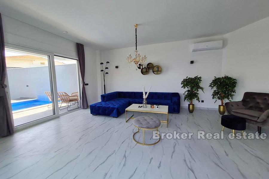 New villa with pool and sea view