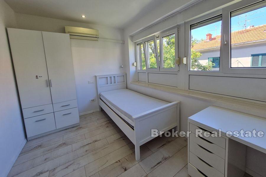 Meje, moderne Wohnung mit zwei Schlafzimmern in der Nähe des Meeres