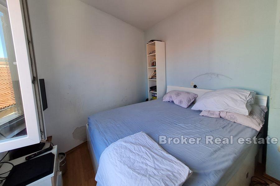 Kamenný dům s dvorem uprostřed