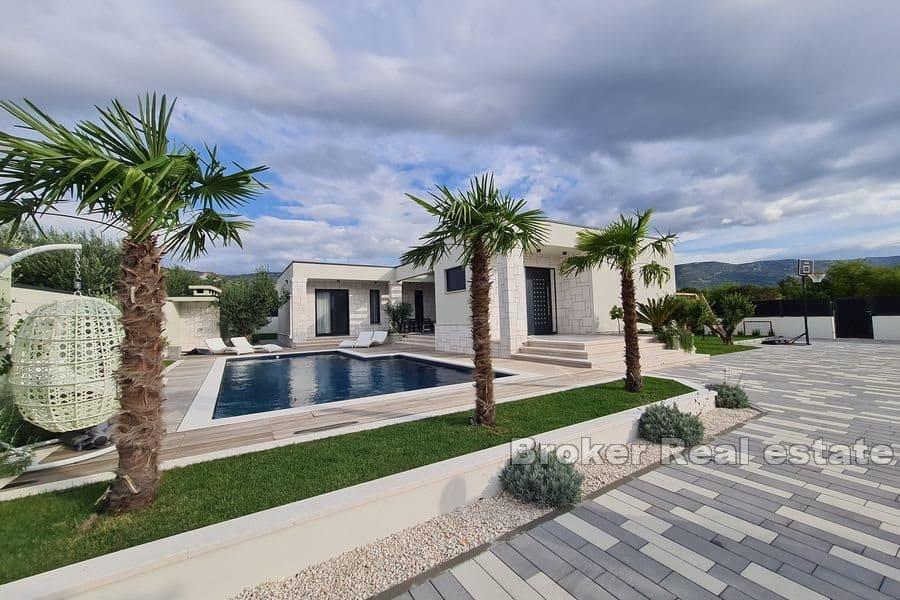 Luxury newly built house with pool
