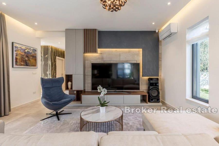 Luksusowy nowo wybudowany dom z basenem