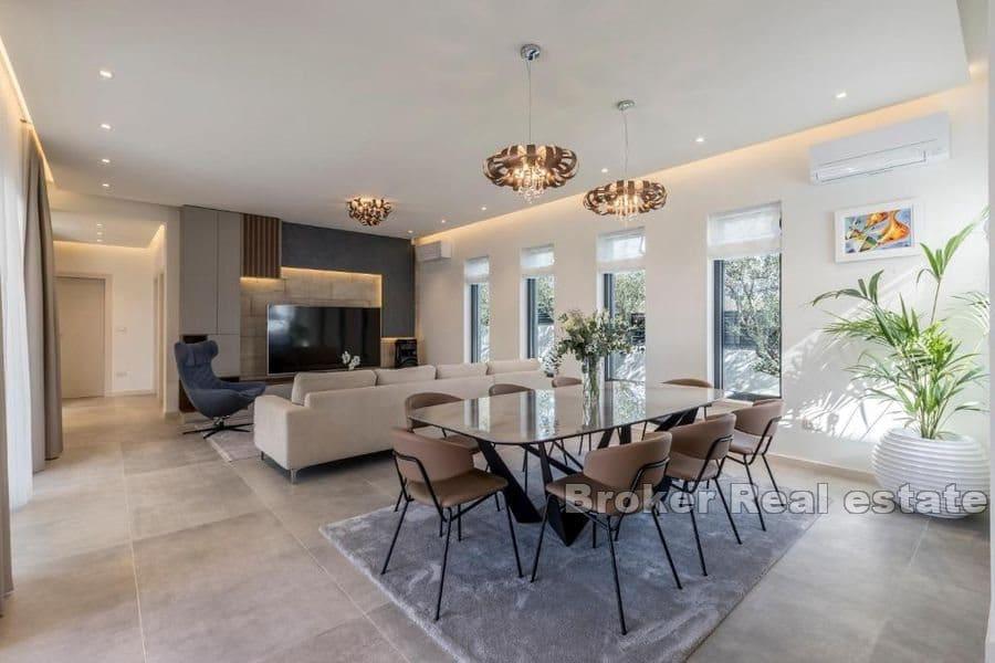 Luksusowy nowo wybudowany dom z basenem