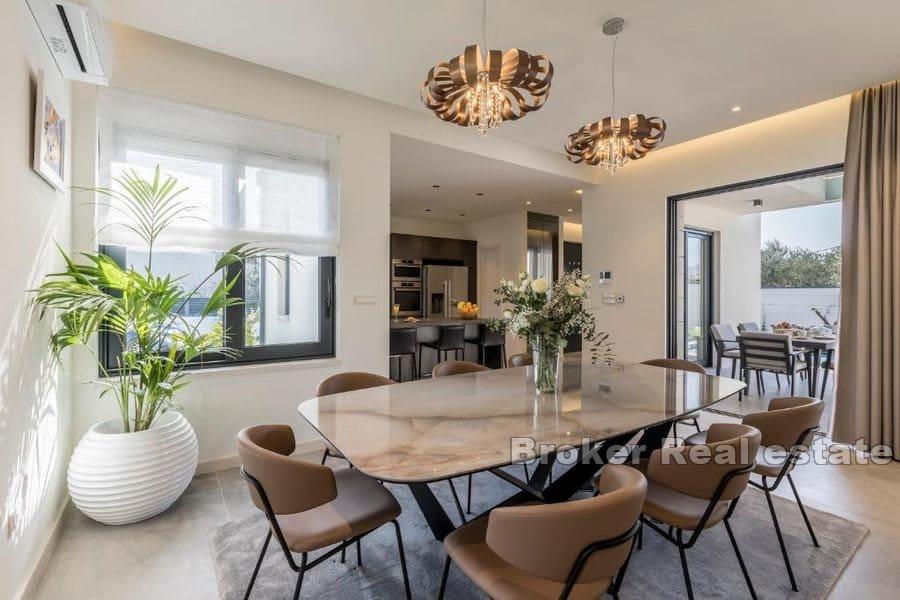 Luksusowy nowo wybudowany dom z basenem