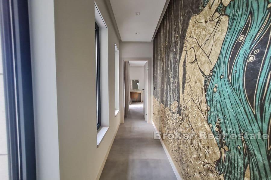 Luxusní nově postavený dům s bazénem