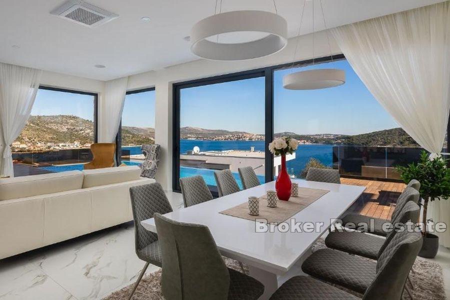 Villa de luxe avec vue spectaculaire sur la mer