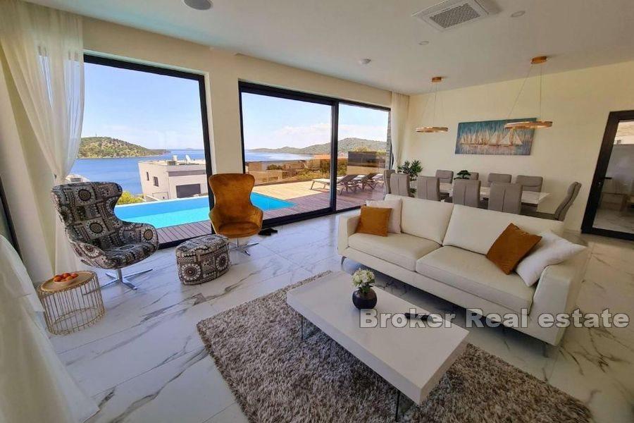 Villa de luxe avec vue spectaculaire sur la mer