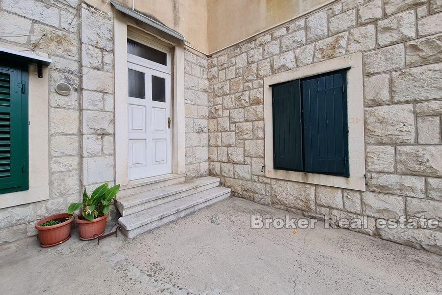 Bačvice, Apartment mit einem Schlafzimmer in einem altmodischen Gebäude