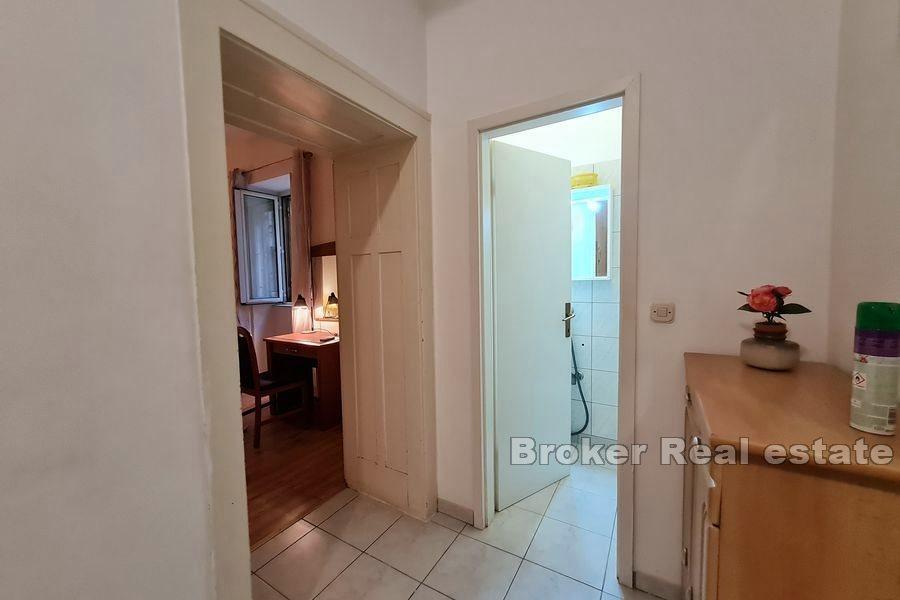 Bačvice, lägenhet med ett sovrum i gammaldags byggnad