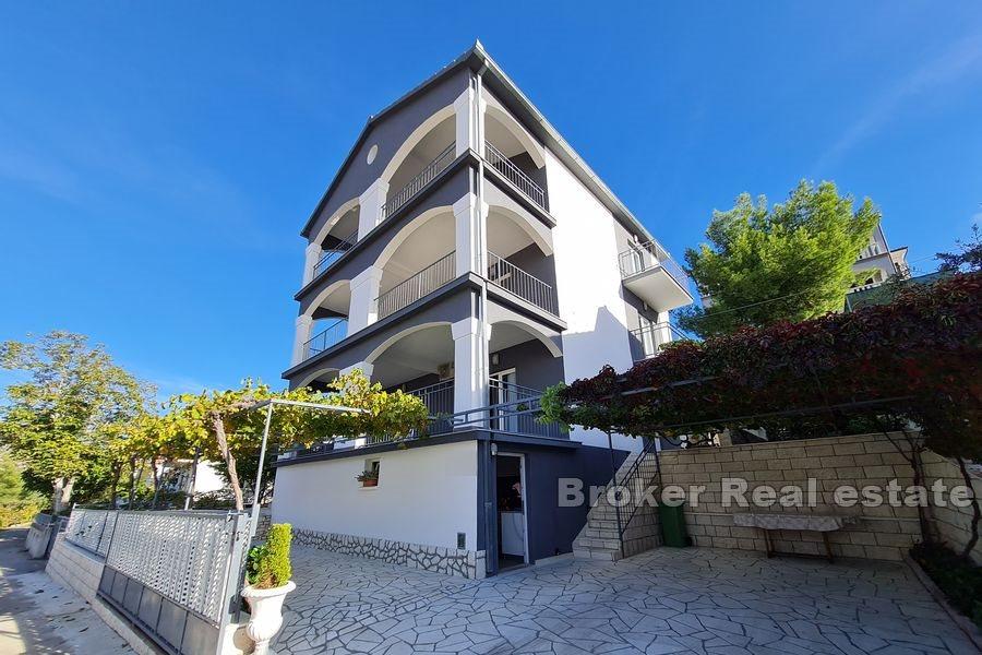 Decorated spacious house overlooking the sea