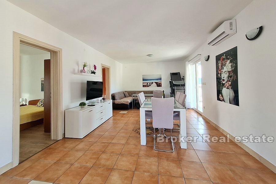 Decorated spacious house overlooking the sea