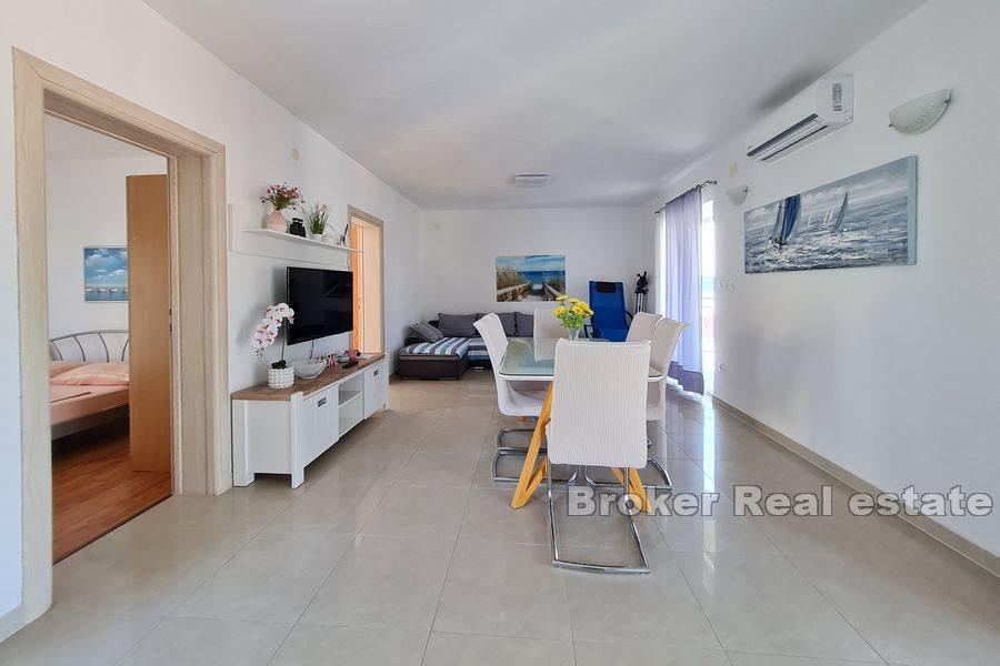 Decorated spacious house overlooking the sea