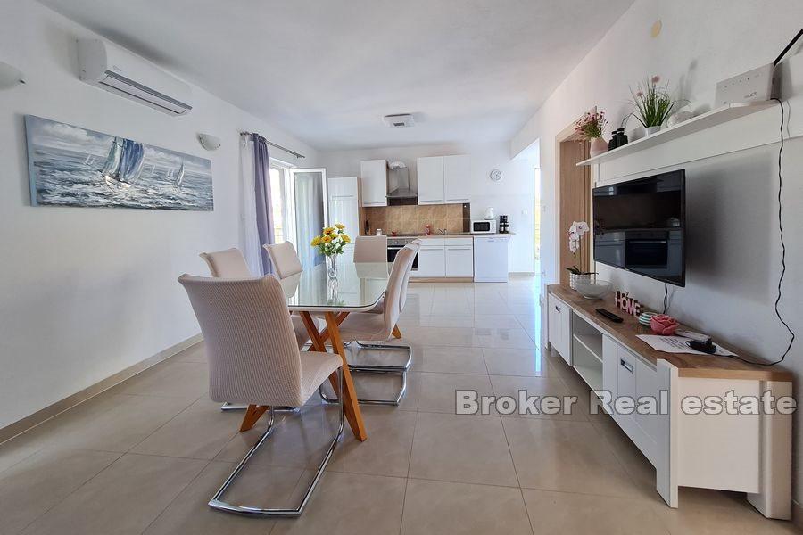 Decorated spacious house overlooking the sea