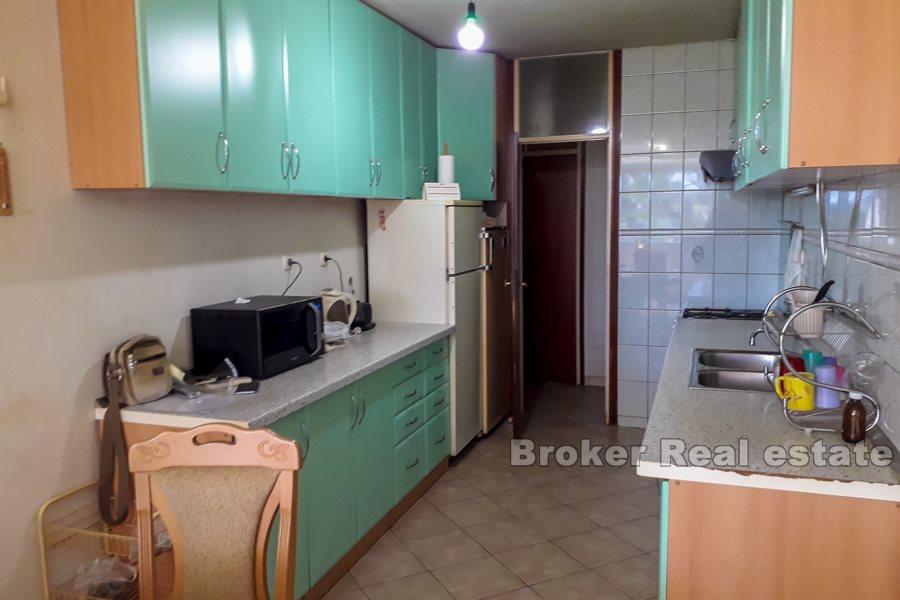 Komfortable Wohnung mit vier Schlafzimmern in Trstenik