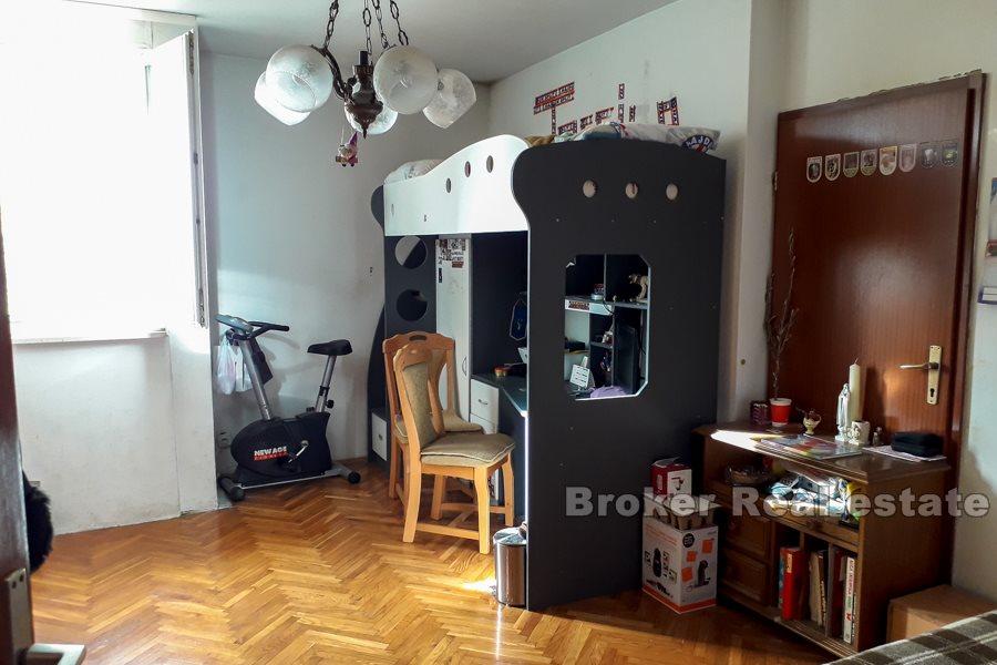 Komfortable Wohnung mit vier Schlafzimmern in Trstenik