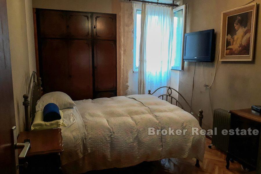 Уютная четырехкомнатная квартира в Трстенике