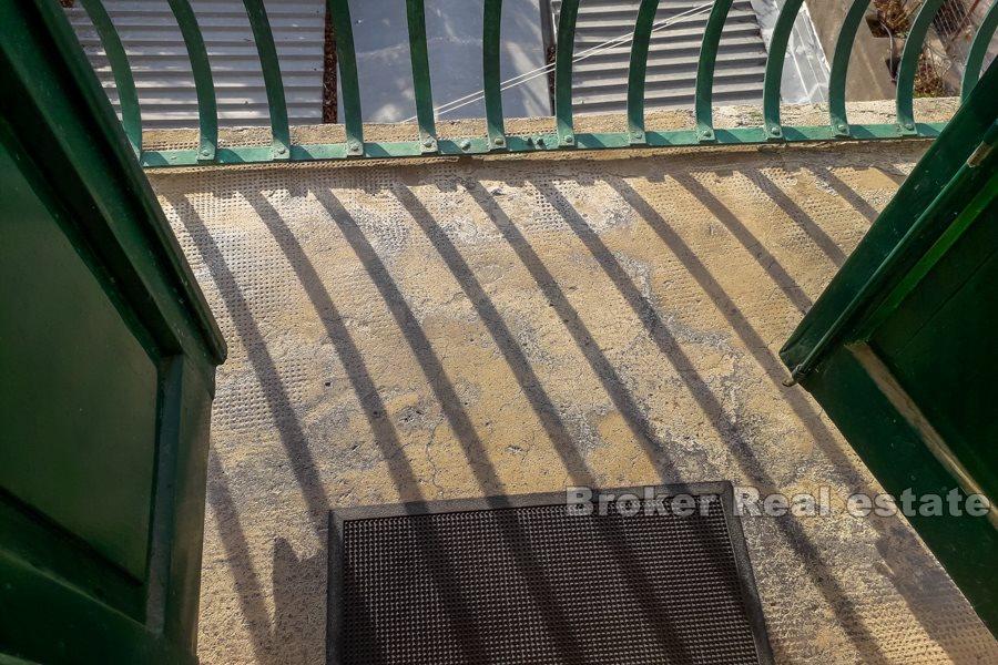 Center, 3-bedroom apartment with terrace