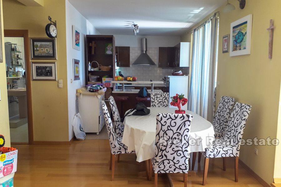 Sucidar, komfortable Wohnung mit zwei Schlafzimmern und Loggia
