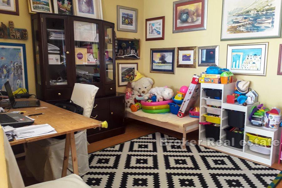 Sucidar, komfortable Wohnung mit zwei Schlafzimmern und Loggia