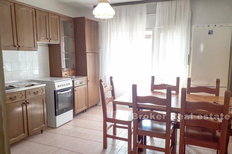 Komfortable 3-Zimmer-Wohnung mit Terrasse, Visoka