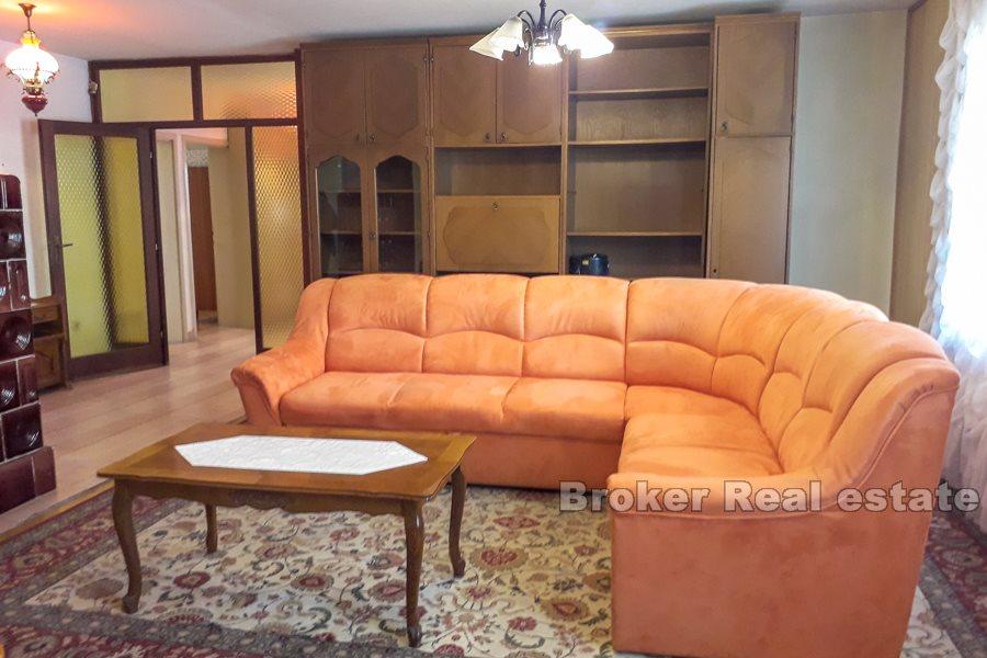 Komfortable 3-Zimmer-Wohnung mit Terrasse, Visoka