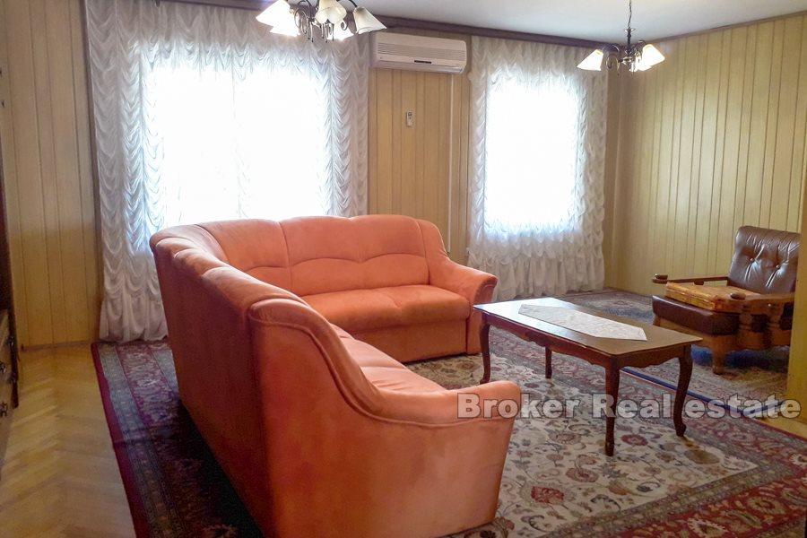 Komfortable 3-Zimmer-Wohnung mit Terrasse, Visoka