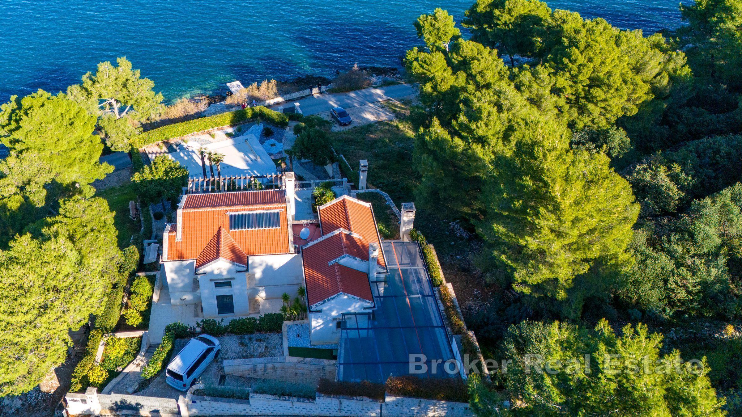 Уникальная вилла в первом ряду от моря