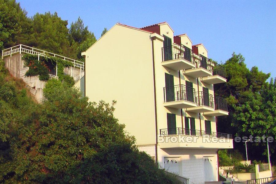 Kuća s tri jedinice i pogledom na more