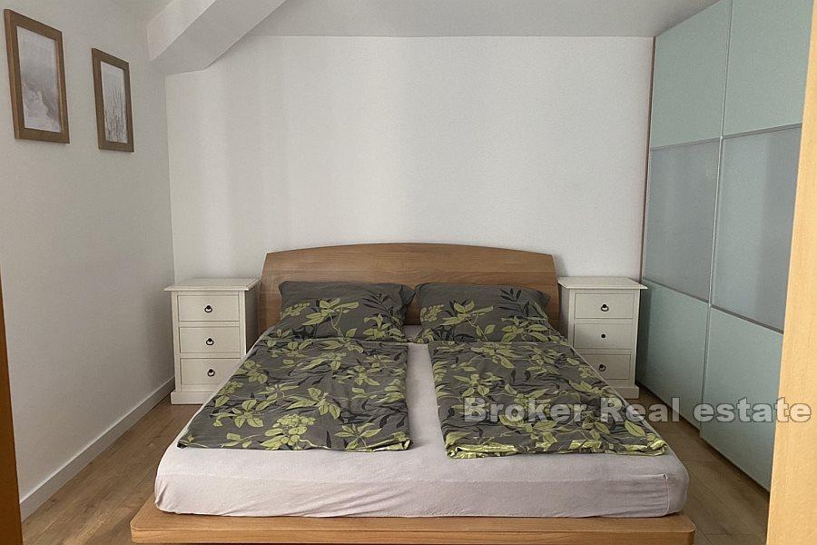 Three-bedroom apartment with swimming pool and garden