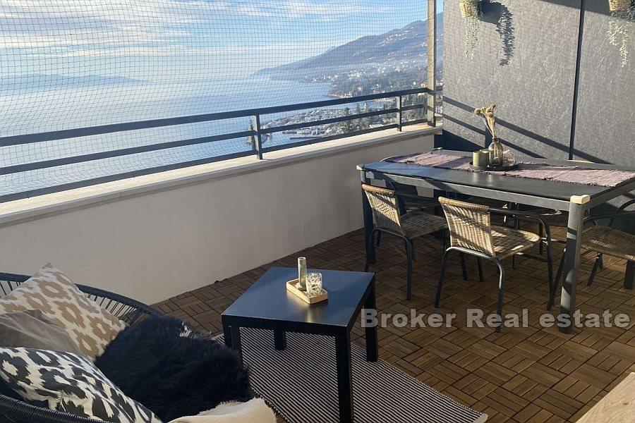 Three-bedroom apartment with swimming pool and garden