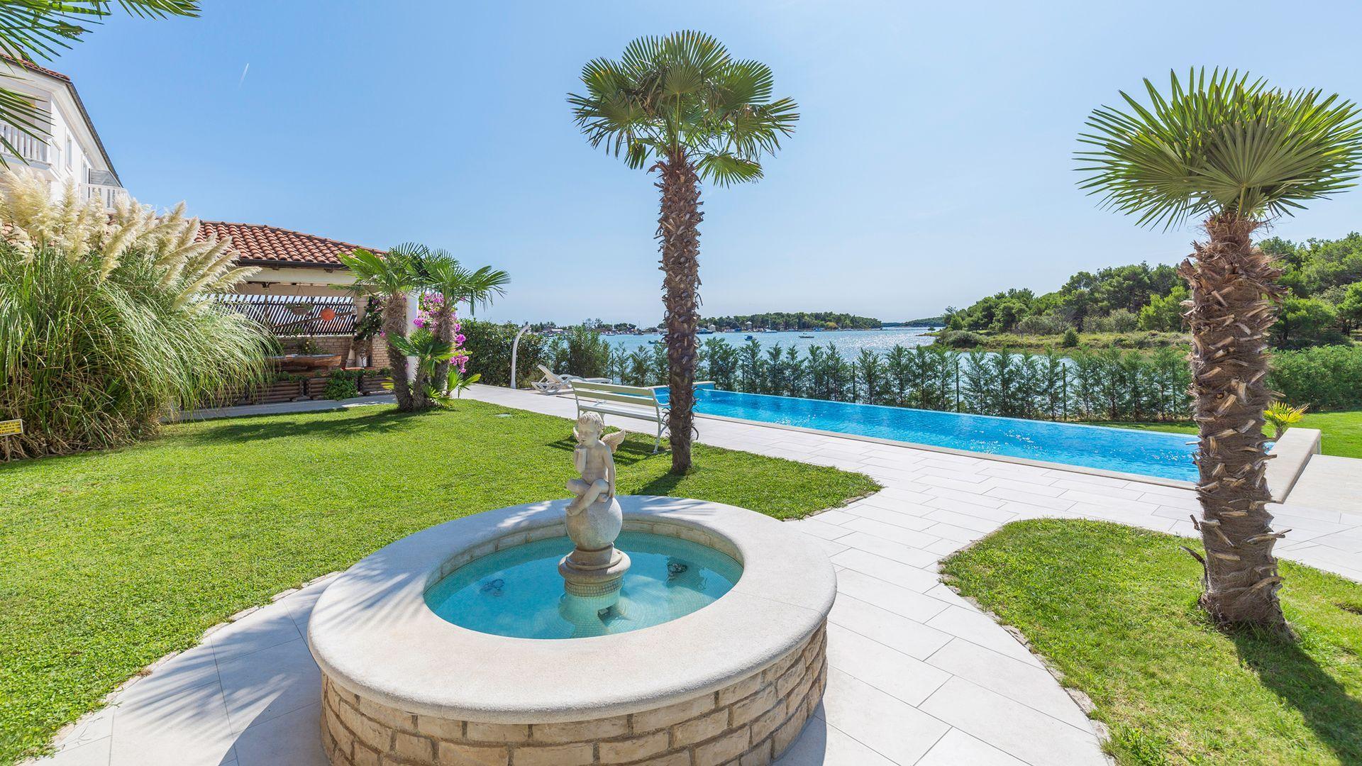 01-2026-106-Pula-Apartment-house-with-pool-and-a-sea-view-for-sale