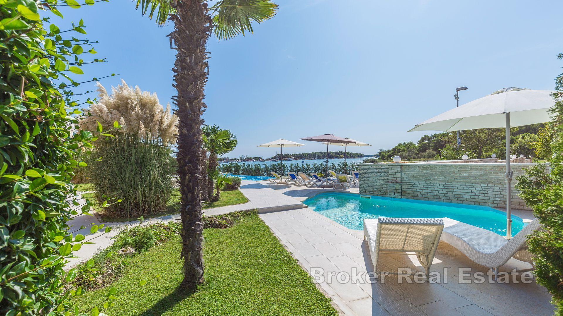 Apartmenthaus in erster Reihe zum Meer