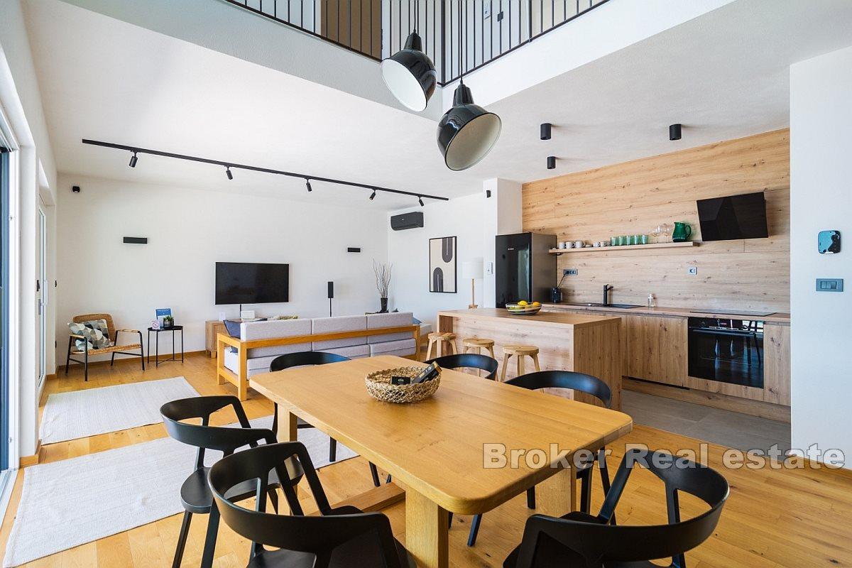 Moderne hus med havutsikt