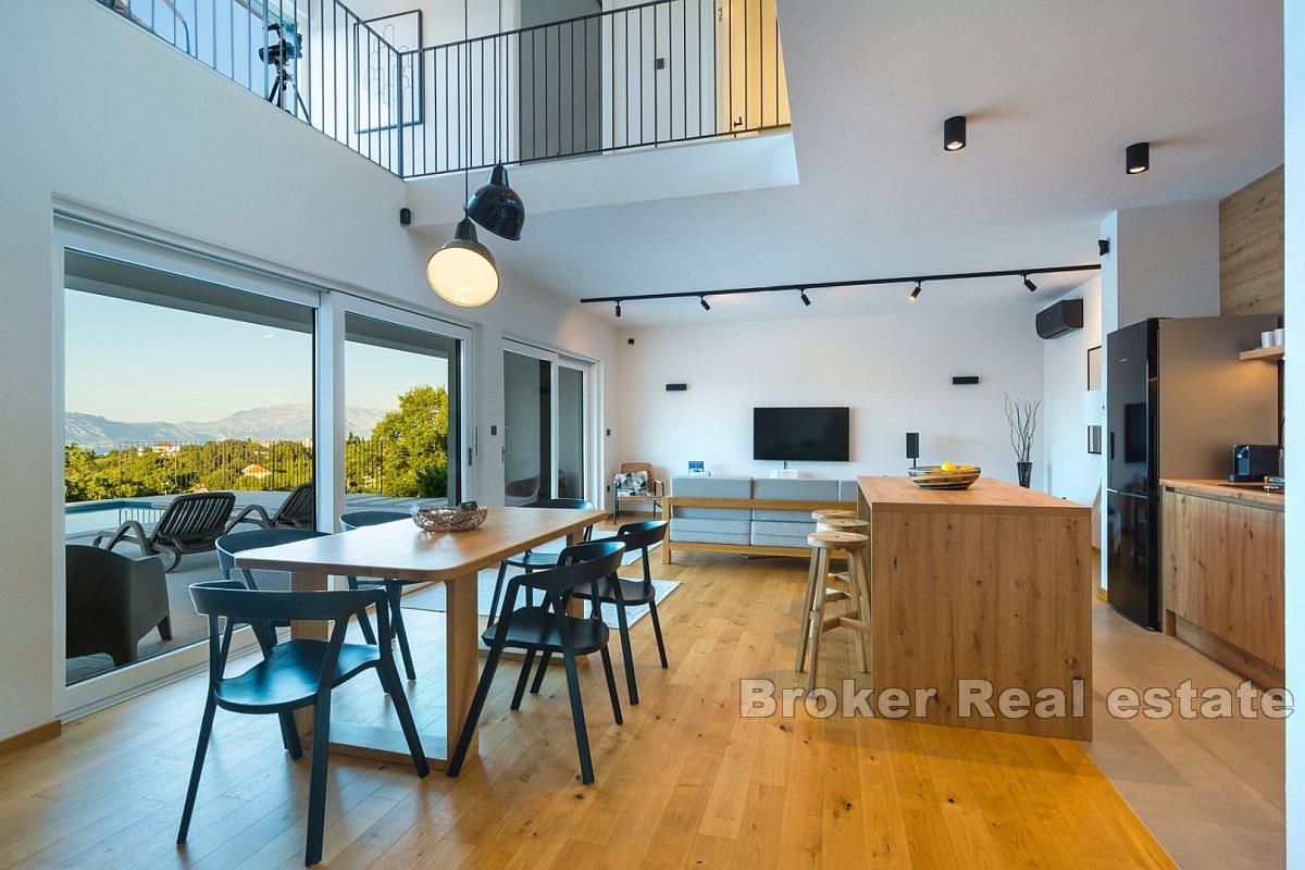 Moderne hus med havutsikt