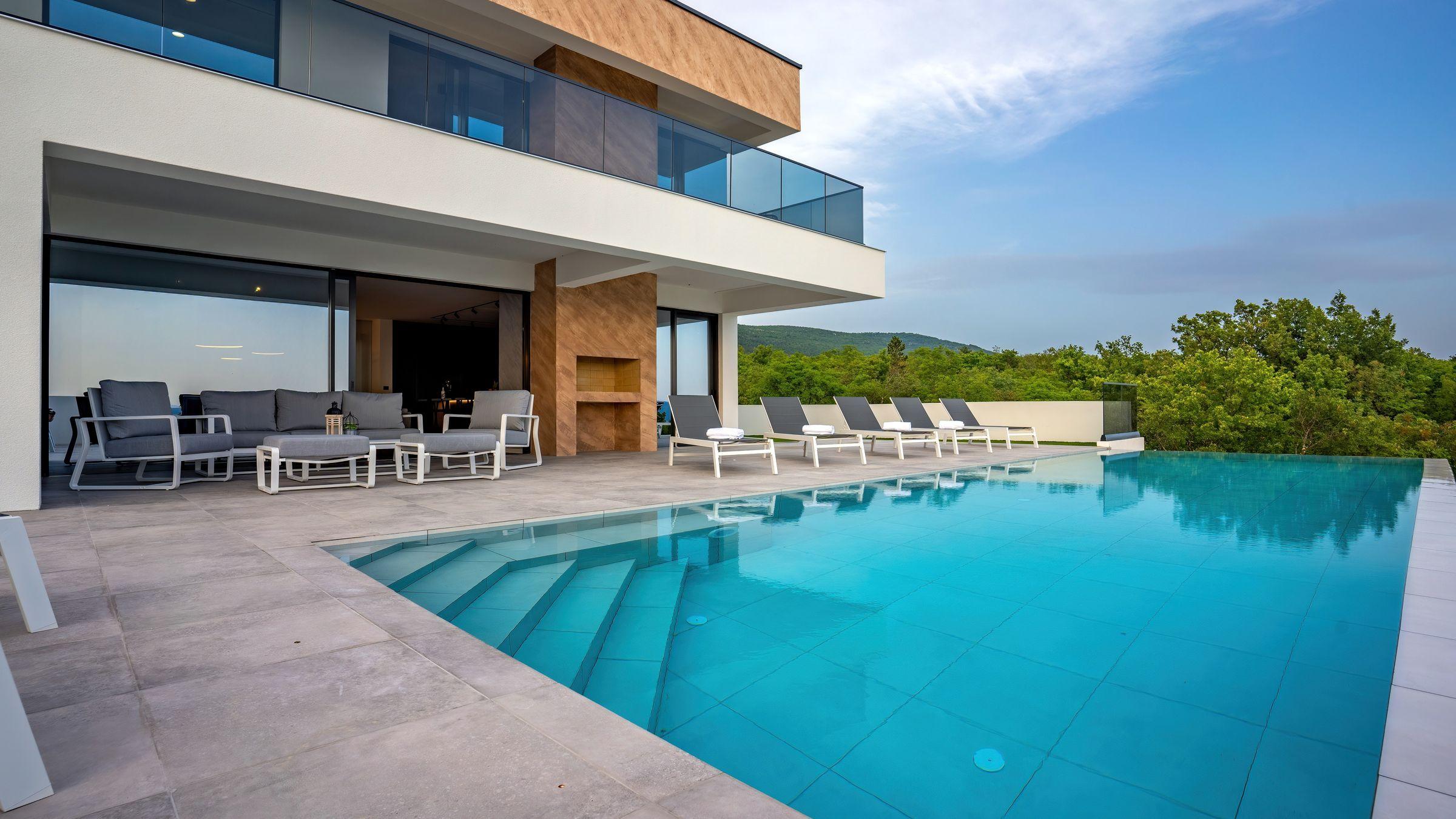 Luxusvilla mit Meerblick