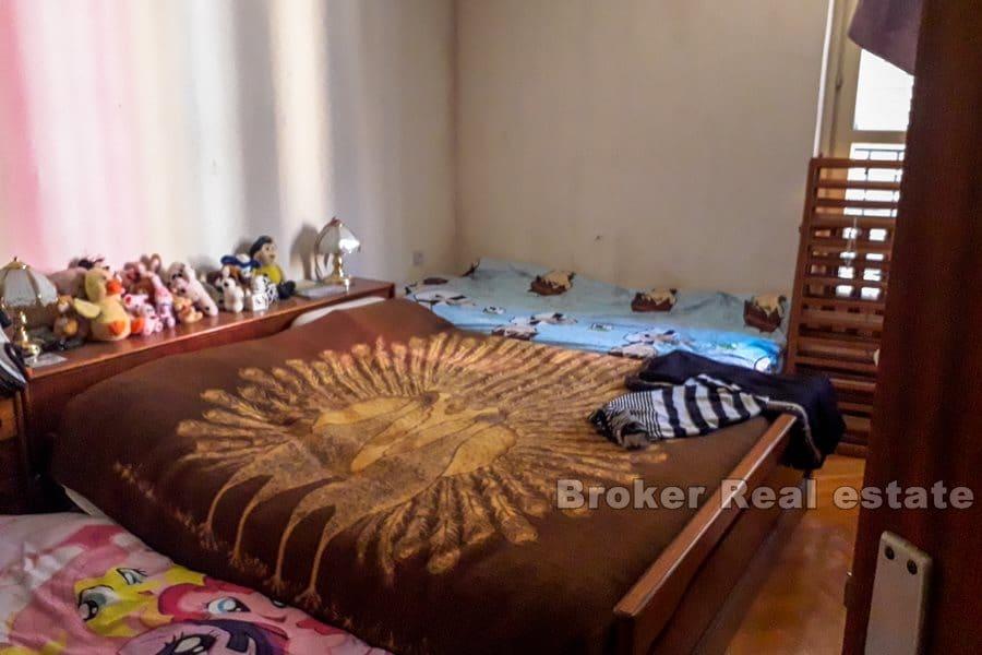 Trstenik, appartamento con tre camere da letto con vista mare