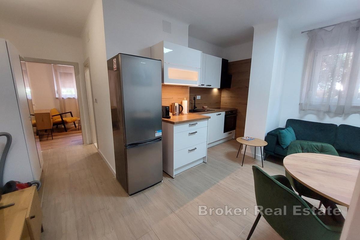 Appartement rénové de deux chambres dans un emplacement idéal