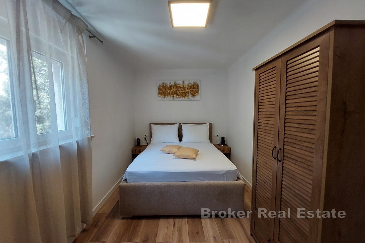 Appartement rénové de deux chambres dans un emplacement idéal